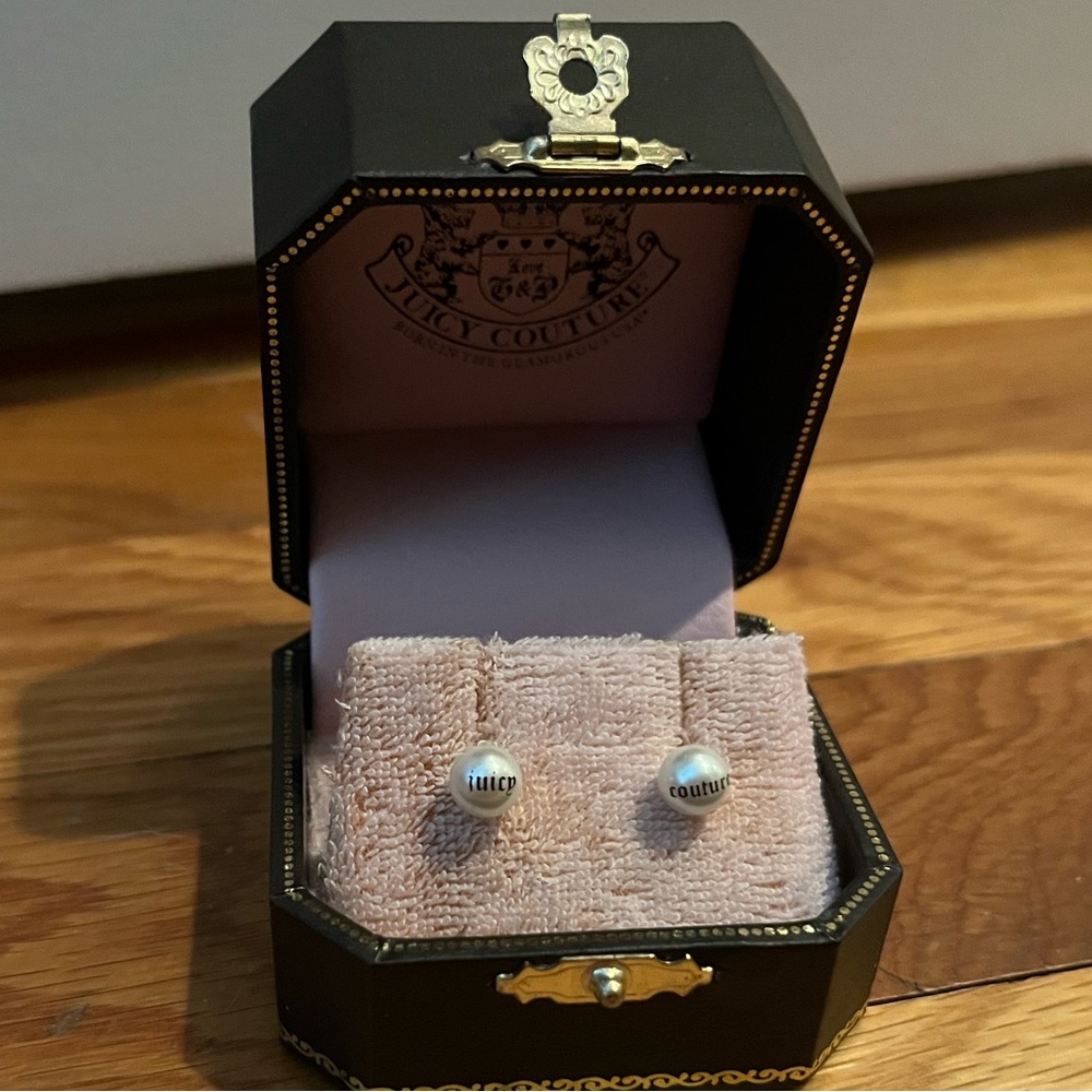 EUC ITB Juicy Couture Pearl Earrings without backings